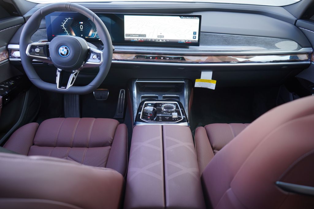 2025 BMW i7 xDrive60 14