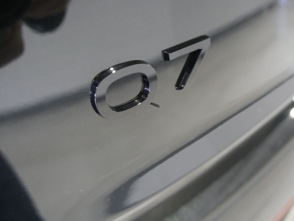 Thumbnail: 2026 Audi Q7 - 9