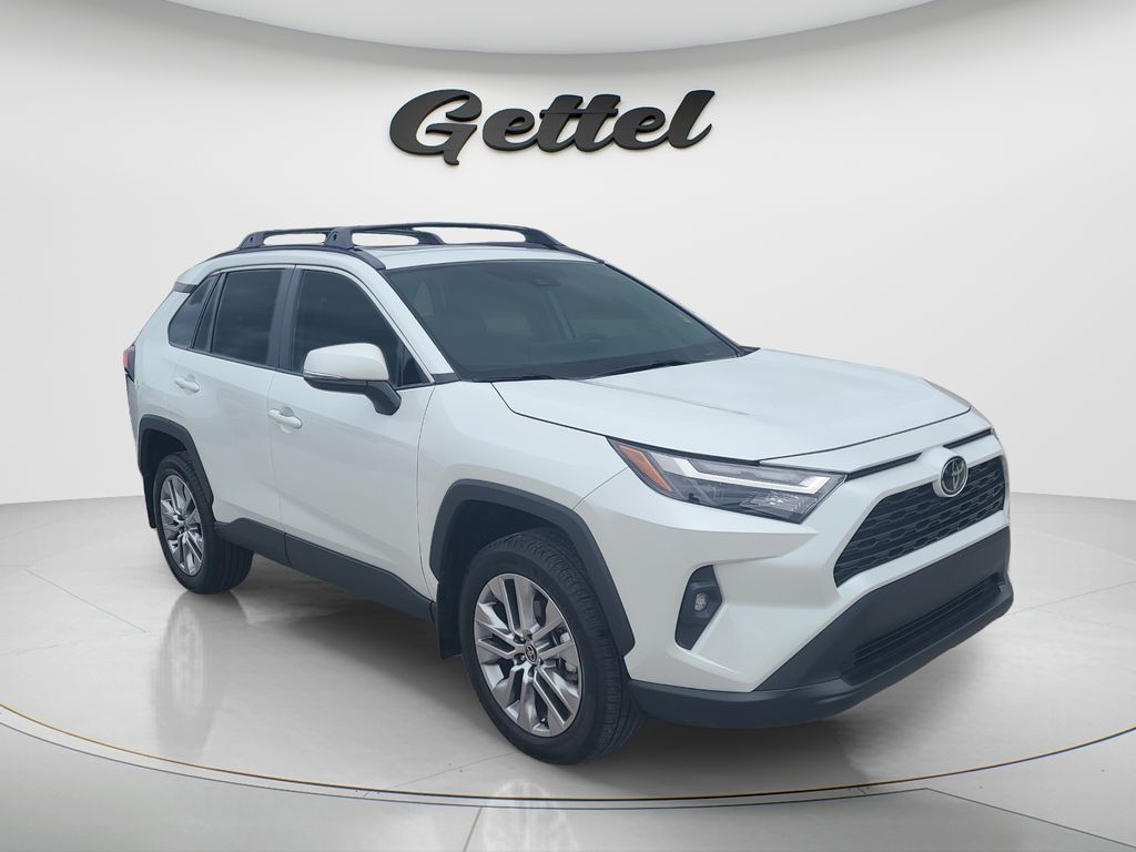Certified Used 2025 Beige Toyota XLE Premium image 3