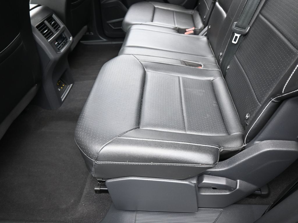 Used 2021 Gray Volkswagen 3.6L V6 SE w/Technology image 31