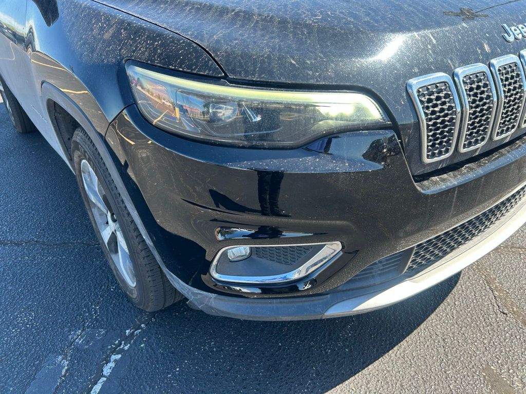 View vehicle photo 3