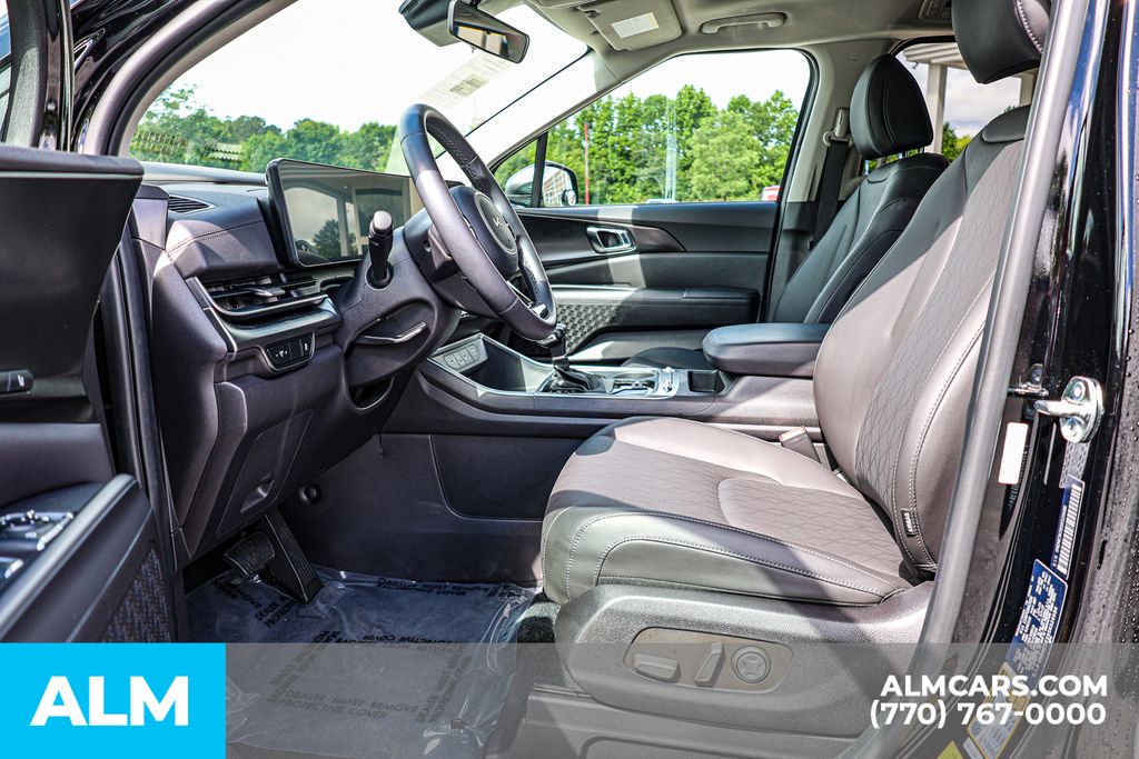 Used 2025 Black Kia SX image 18