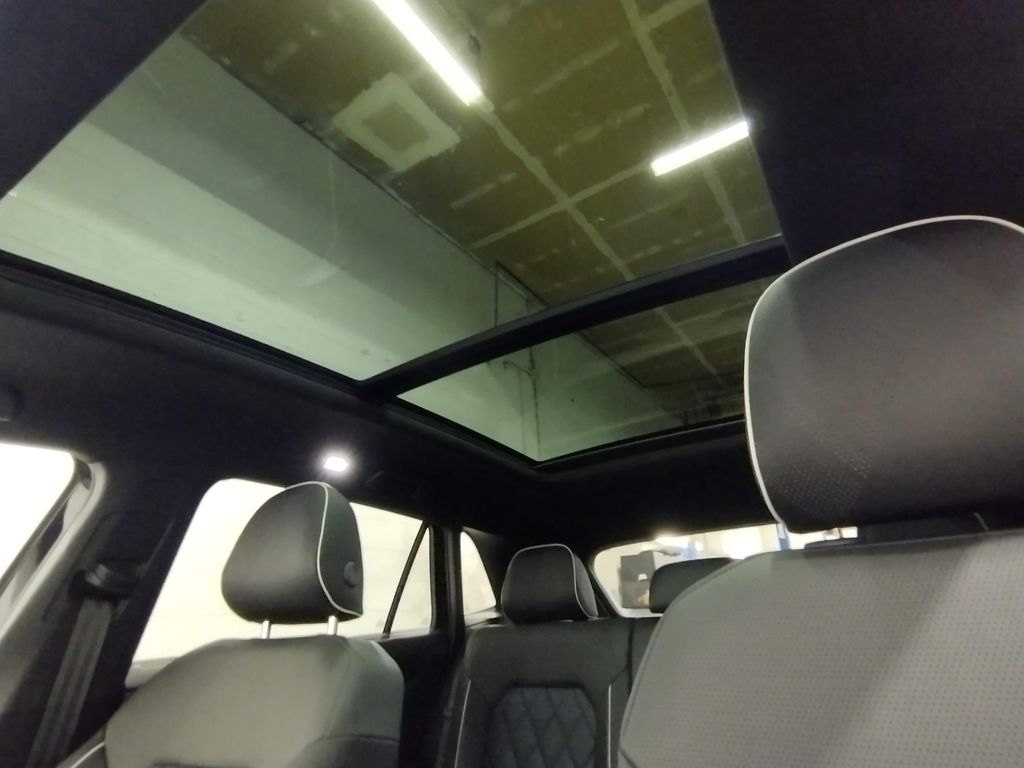 2025 Volkswagen Atlas Cross Sport 2.0T SEL Premium R-Line