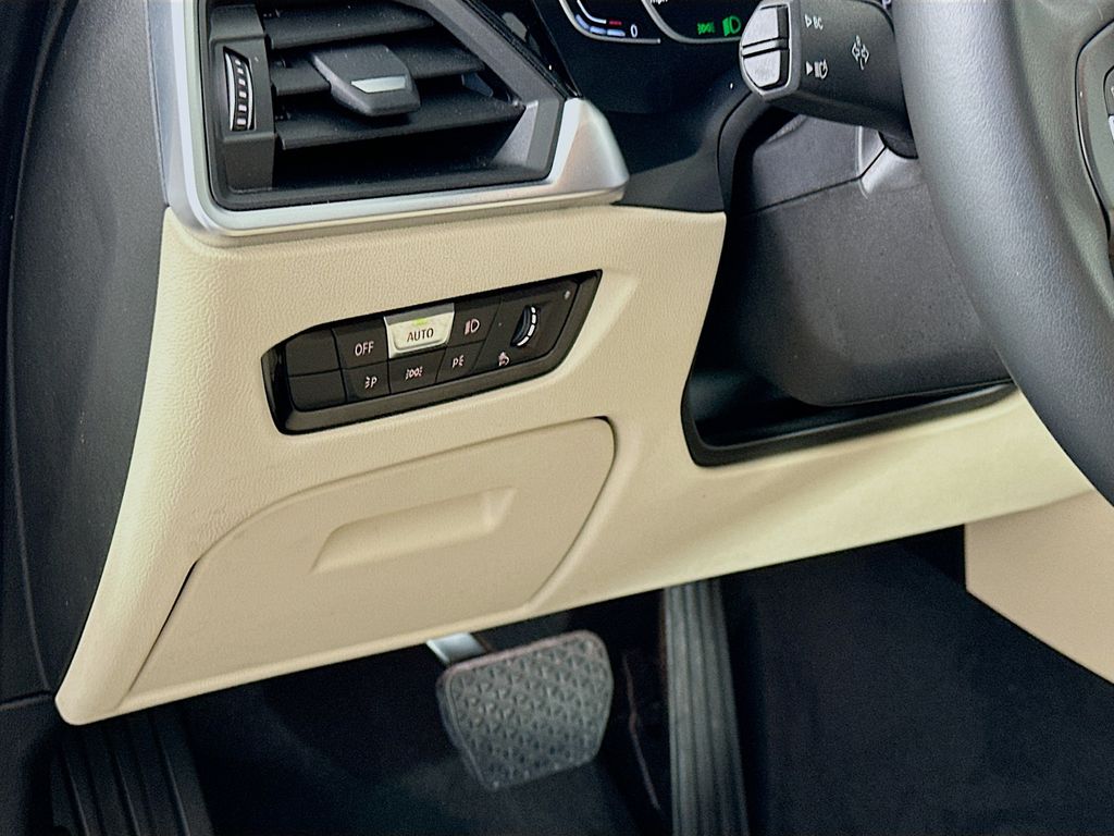 Thumbnail: 2021 BMW 3 Series - 10