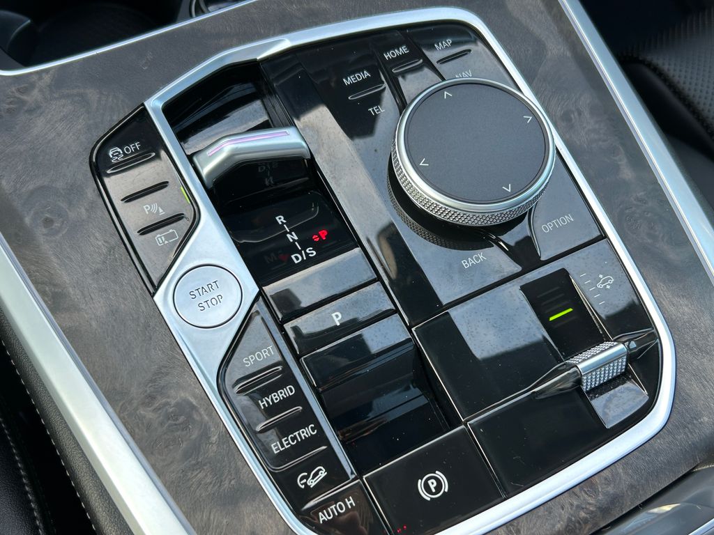 2025 BMW X5 xDrive50e 28