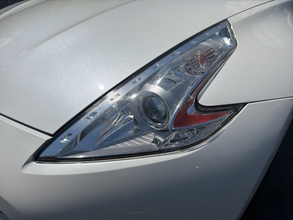 Thumbnail: 2010 Nissan Z - 9