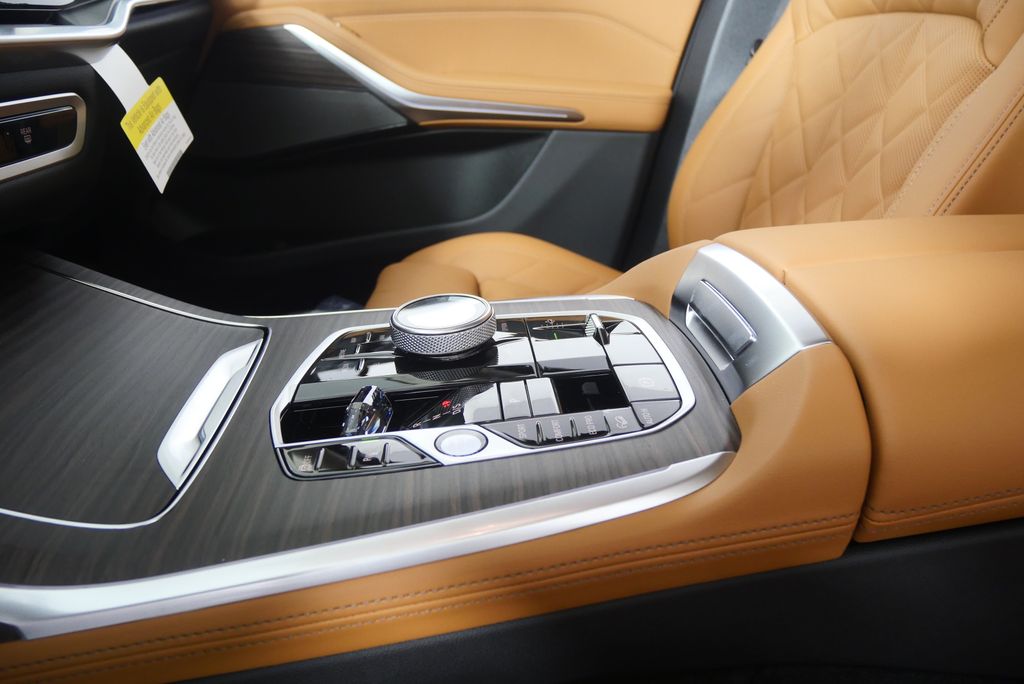 Thumbnail: 2026 BMW X7 - 24