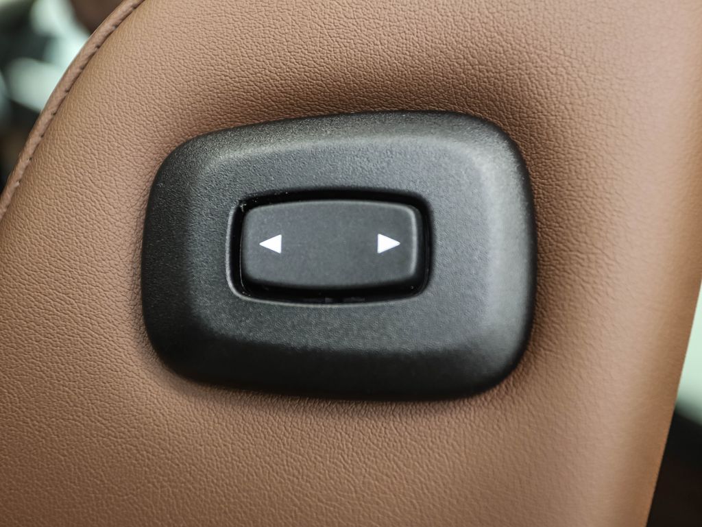 Thumbnail: 2023 BMW X7 - 23