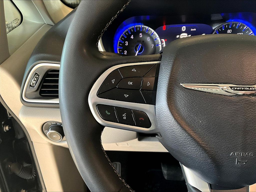 2023 Chrysler Pacifica — photo 24