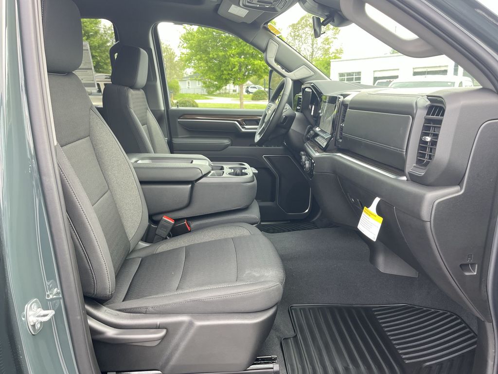 2025 Chevrolet Silverado 2500HD LT photo