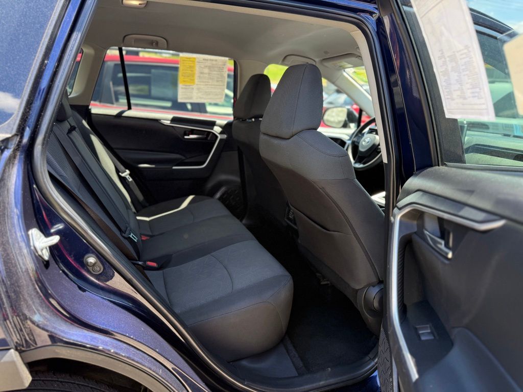 2024 Toyota RAV4 XLE - Photo 19