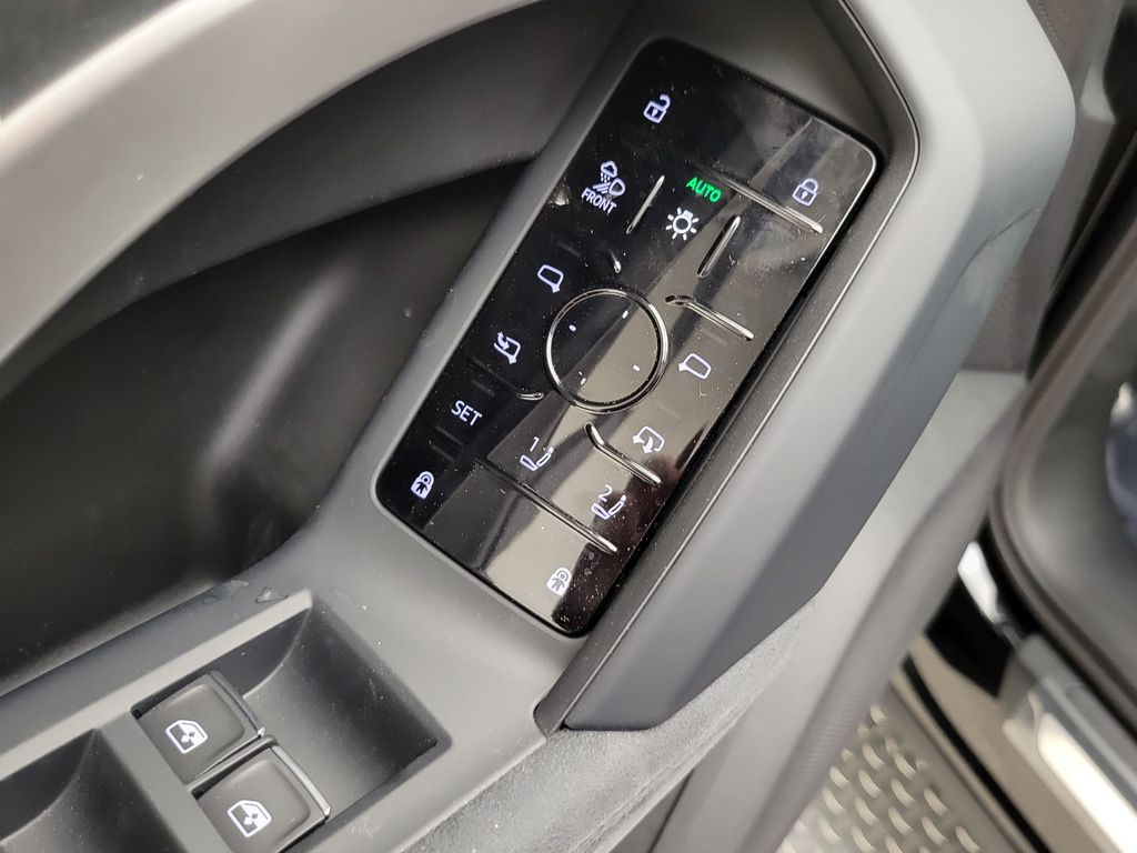 Thumbnail: 2026 Audi SQ5 - 30