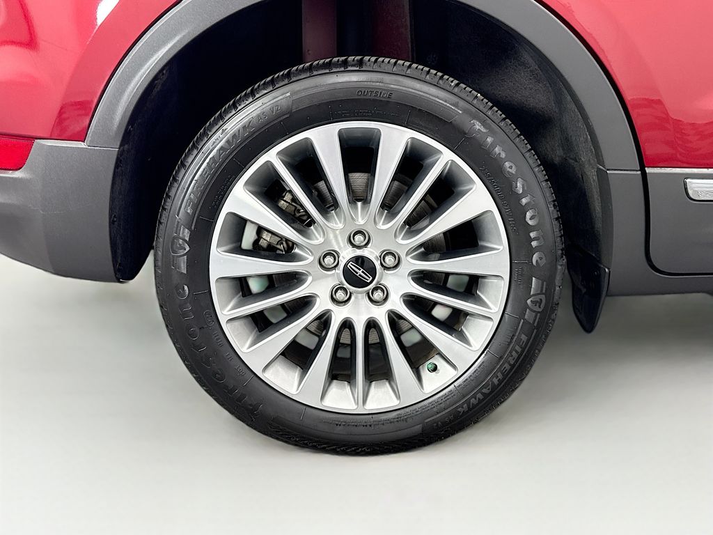 Thumbnail: 2017 Lincoln MKC - 32