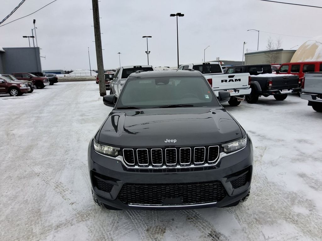2025 Jeep Grand Cherokee Laredo