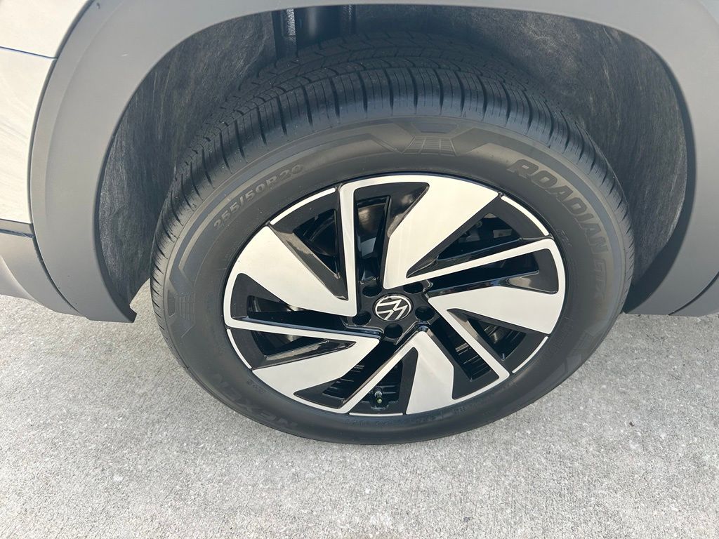 New 2026 Silver Mist Metallic Volkswagen 2.0T SE image 24