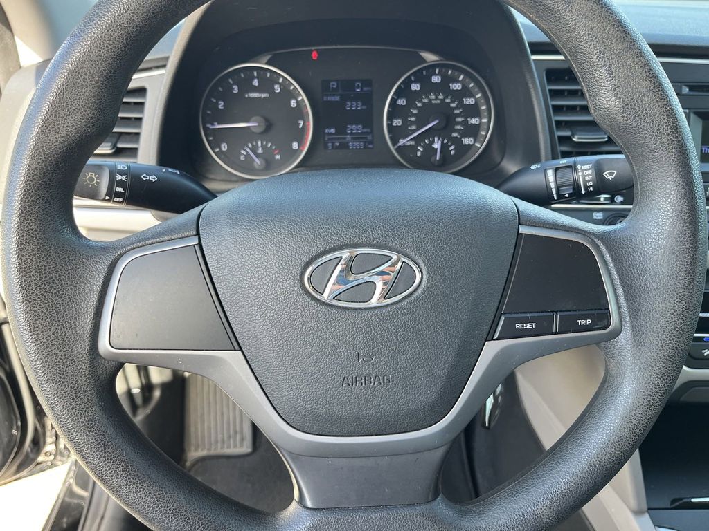 2017 Hyundai Elantra SE 28