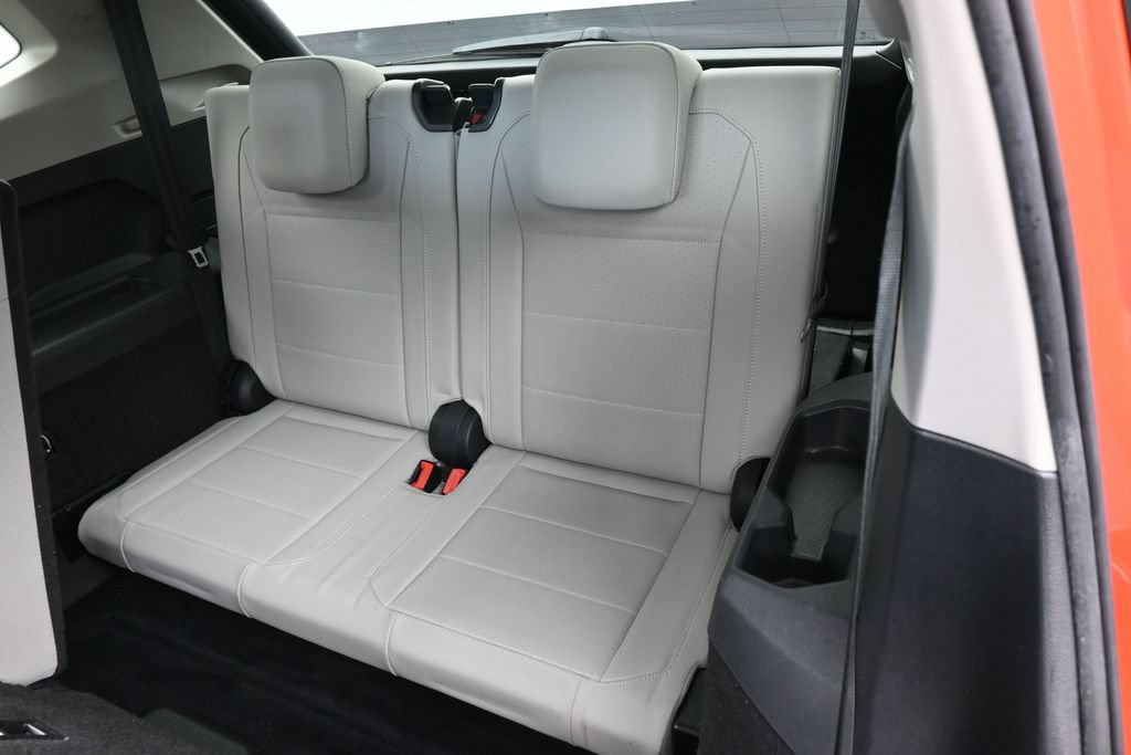 Used 2019 Orange Metallic Volkswagen 2.0T SE image 32