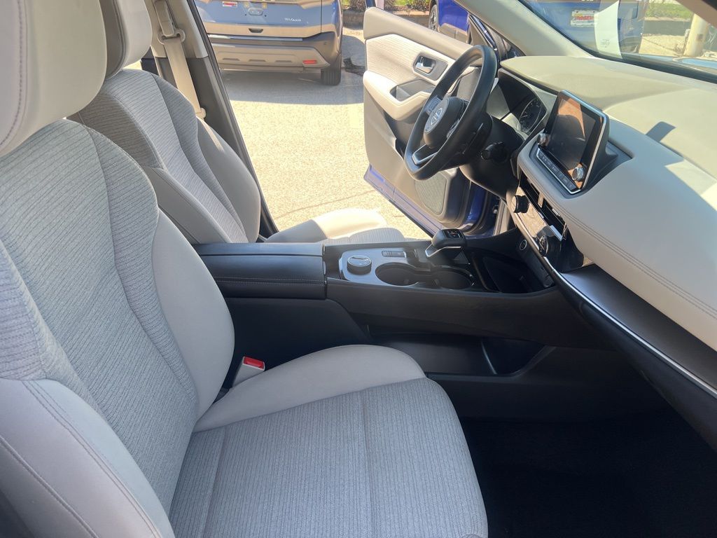 2021 Nissan Rogue SV photo