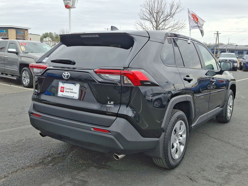 2022 Toyota RAV4 LE 6