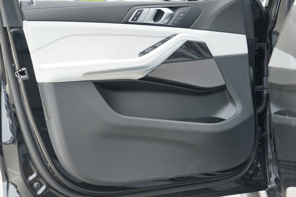 Thumbnail: 2026 BMW X5 - 8