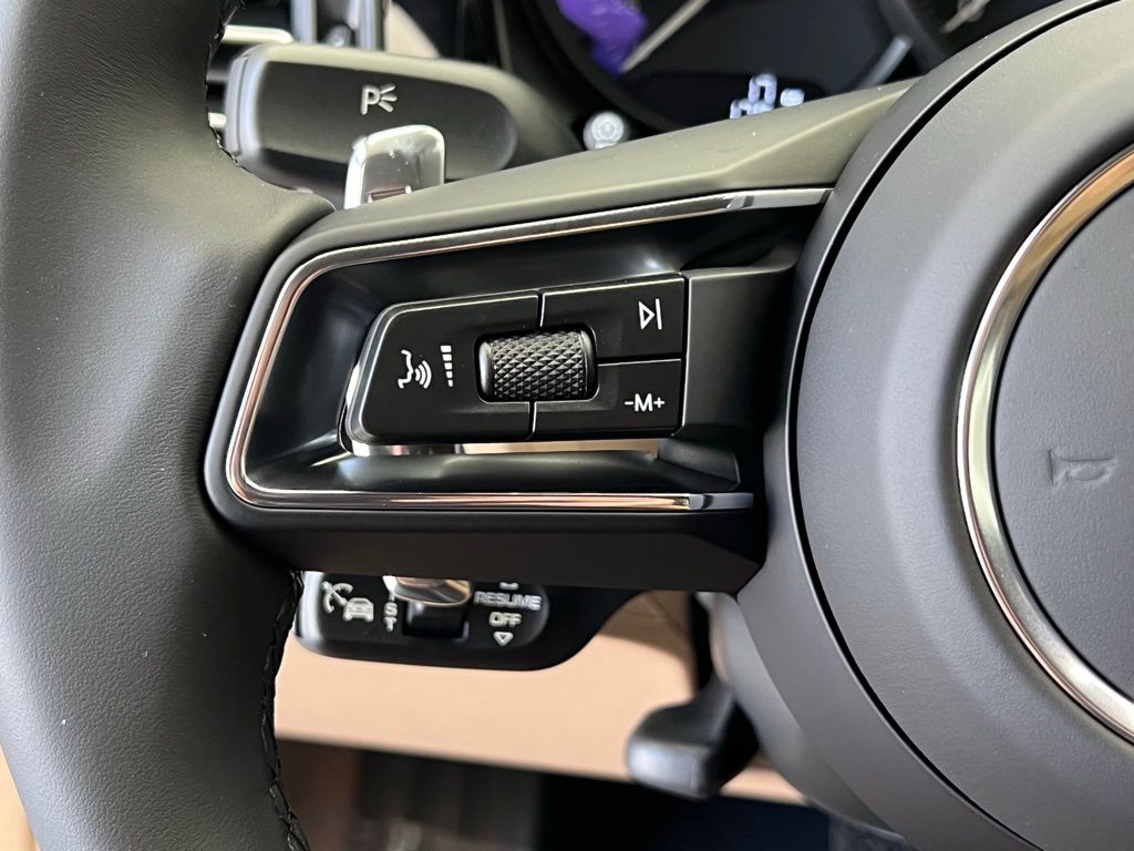 Thumbnail: 2026 Porsche Macan - 8