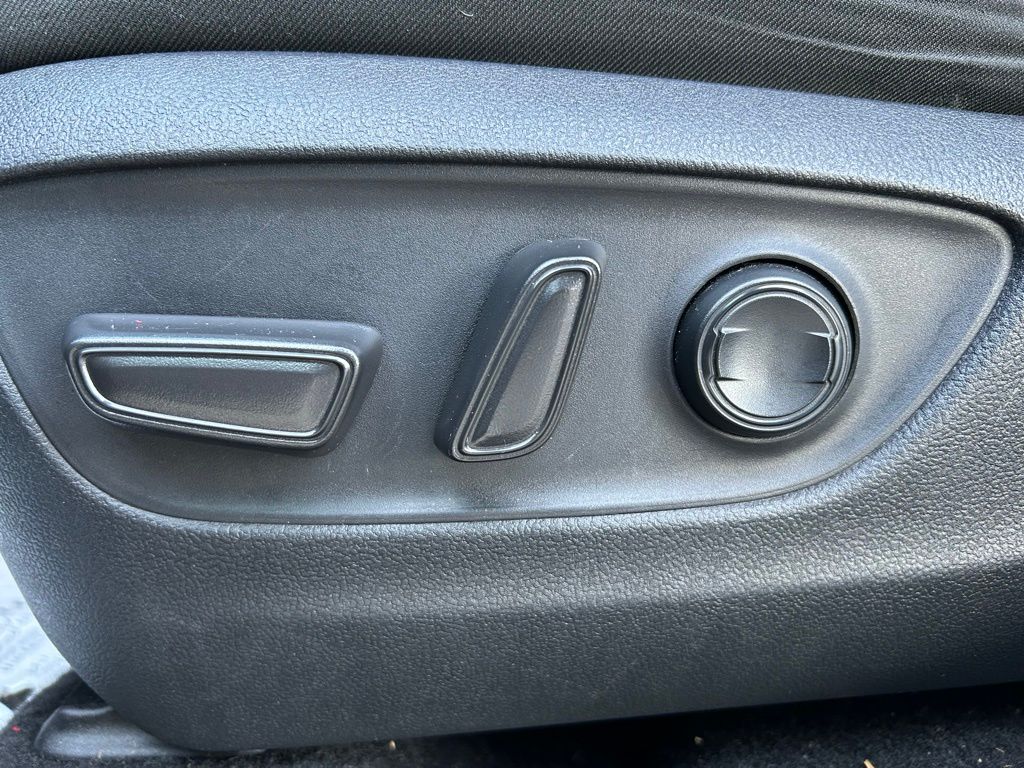 Thumbnail: 2021 Toyota RAV4 - 16