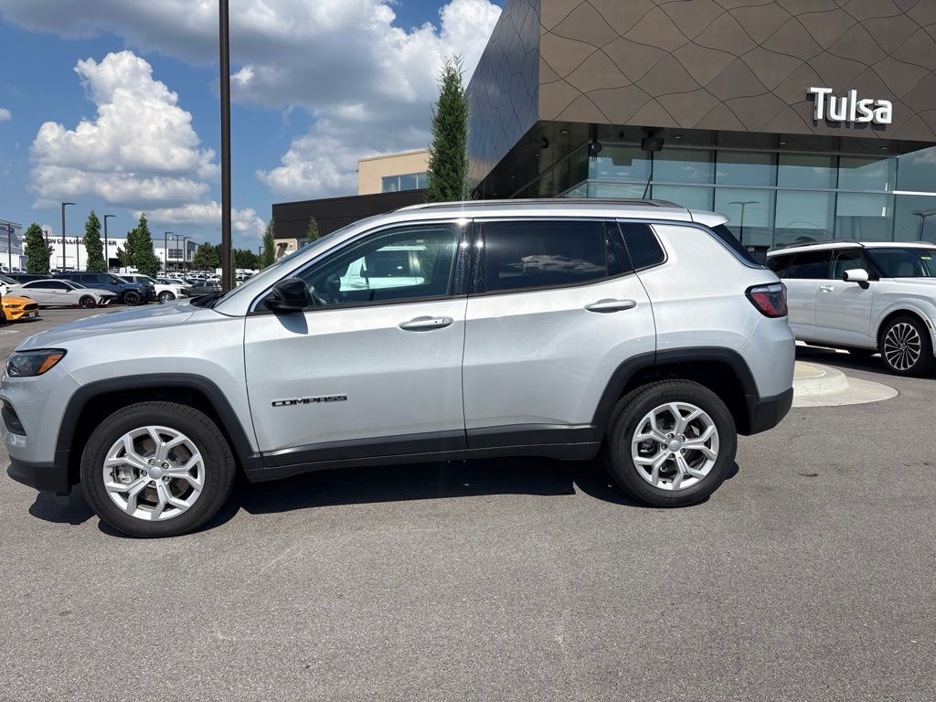 Silver Zynith Metallic Clearcoat 2024 Jeep Compass SUV / Crossover Four-Wheel Drive 8-Speed Automatic