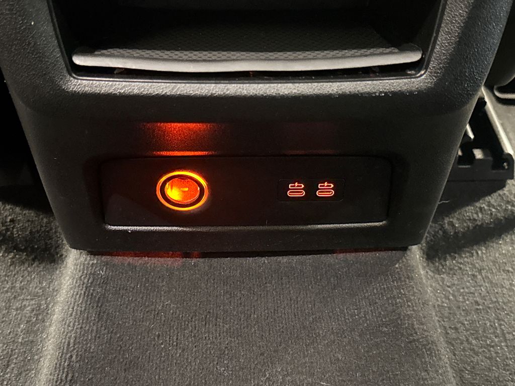 Certified Used 2020 Black BMW xDrive40i image 32