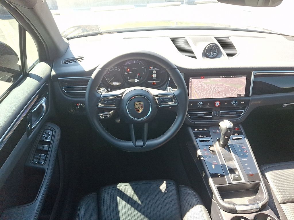 Thumbnail: 2024 Porsche Macan - 13