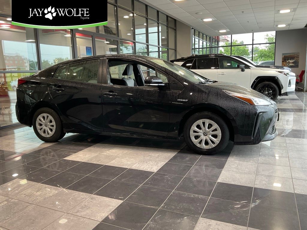 2022 Toyota Prius LE
