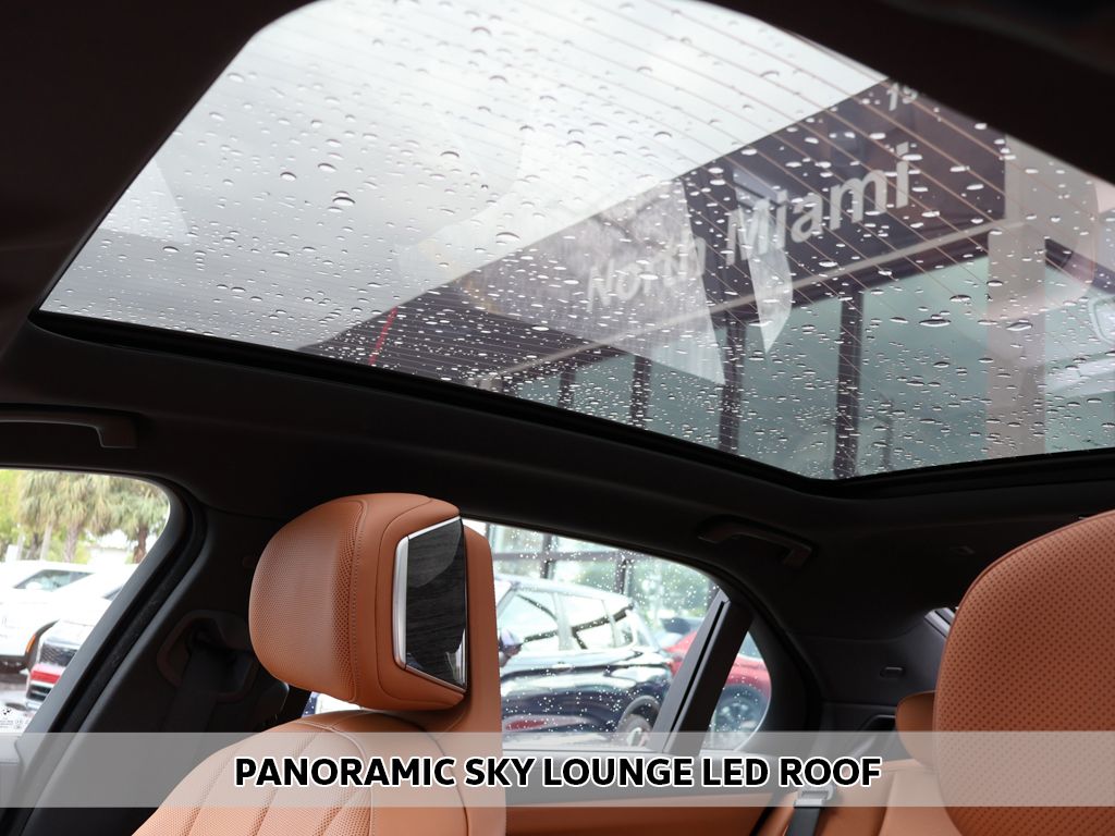 Used 2023 Red BMW 740i image 4