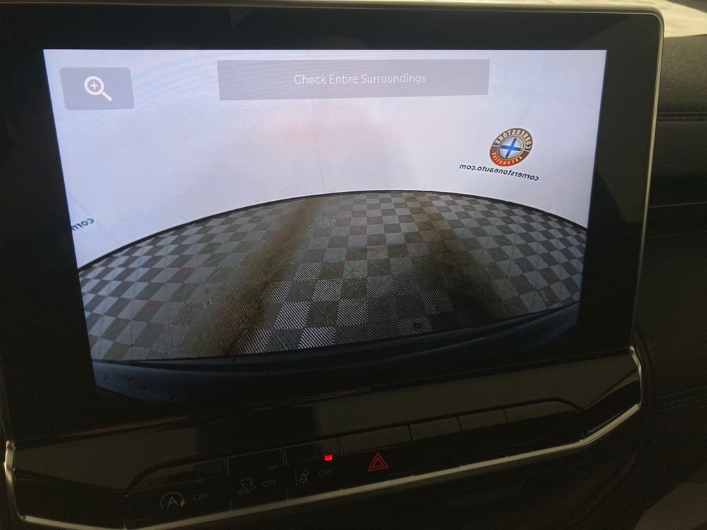 New 2026 Black Jeep Latitude image 5