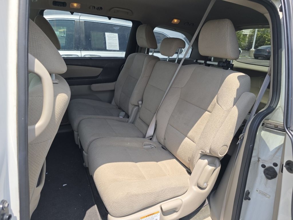 Used 2016  Honda SE image 16