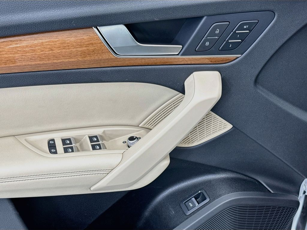 Thumbnail: 2022 Audi Q5 - 22