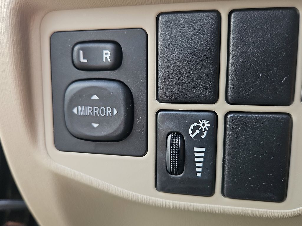 Thumbnail: 2014 Toyota Prius - 22