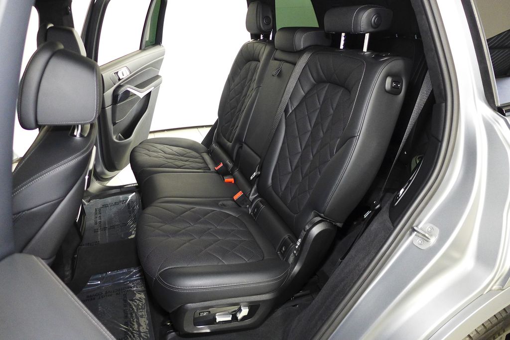 Thumbnail: 2024 BMW X7 - 21