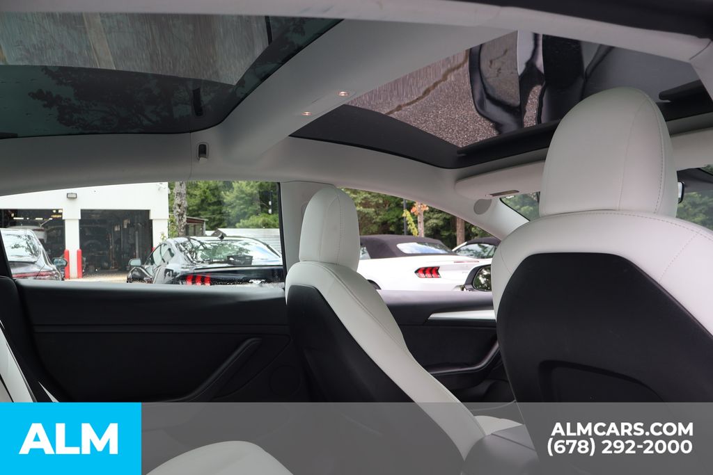 Used 2022 White Tesla Base image 23