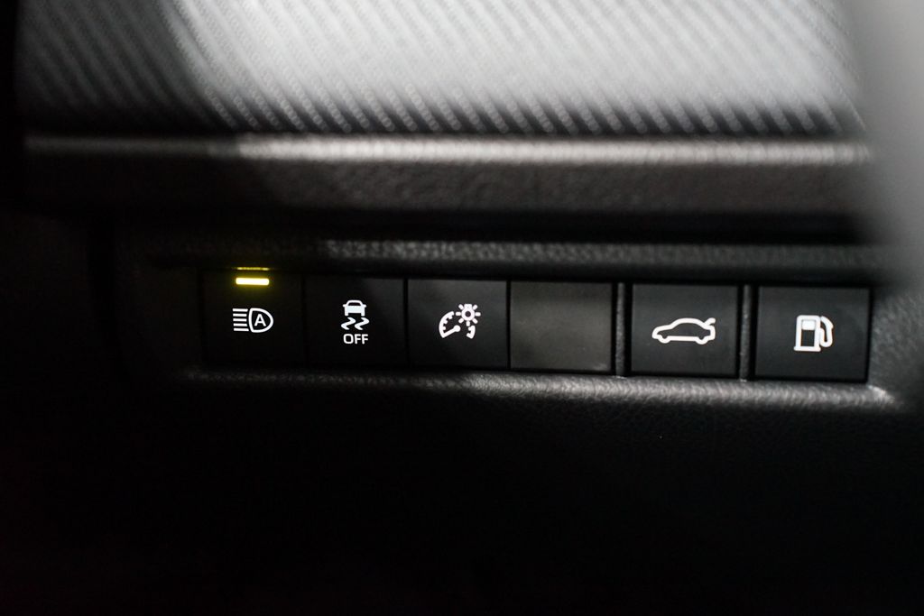 Thumbnail: 2025 Toyota Camry - 25