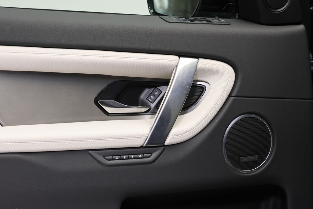 Thumbnail: 2026 Land Rover Discovery Sport - 26