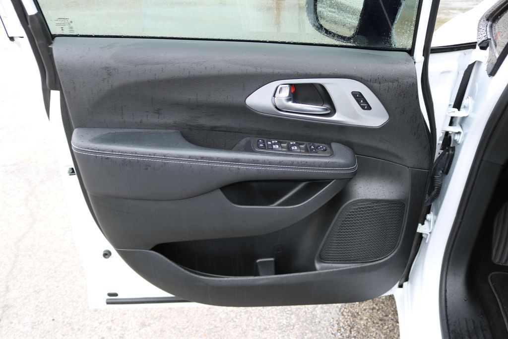 Used Car 2025 Chrysler Pacifica  Limited For Sale Under $50,000 In Austin, Texas