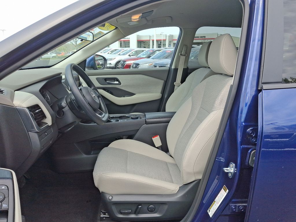 2022 Nissan Rogue SV 14