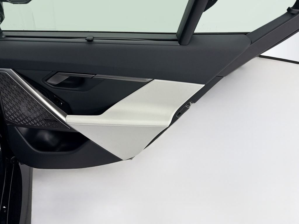 Thumbnail: 2027 BMW M5 - 26