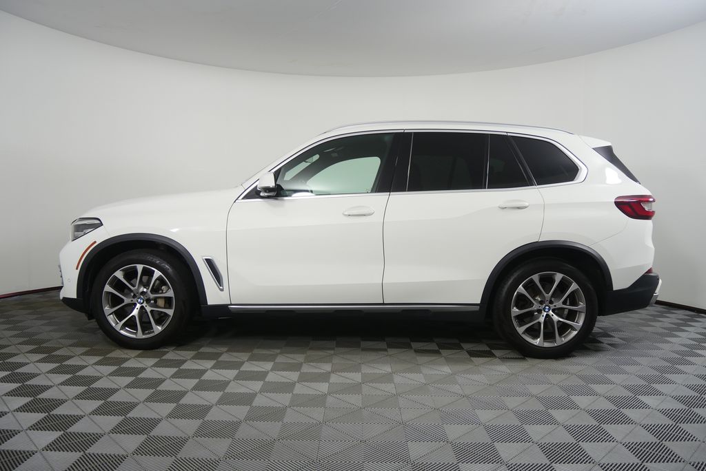 Thumbnail: 2021 BMW X5 - 6