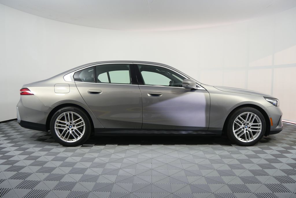 Thumbnail: 2024 BMW 5 Series - 2