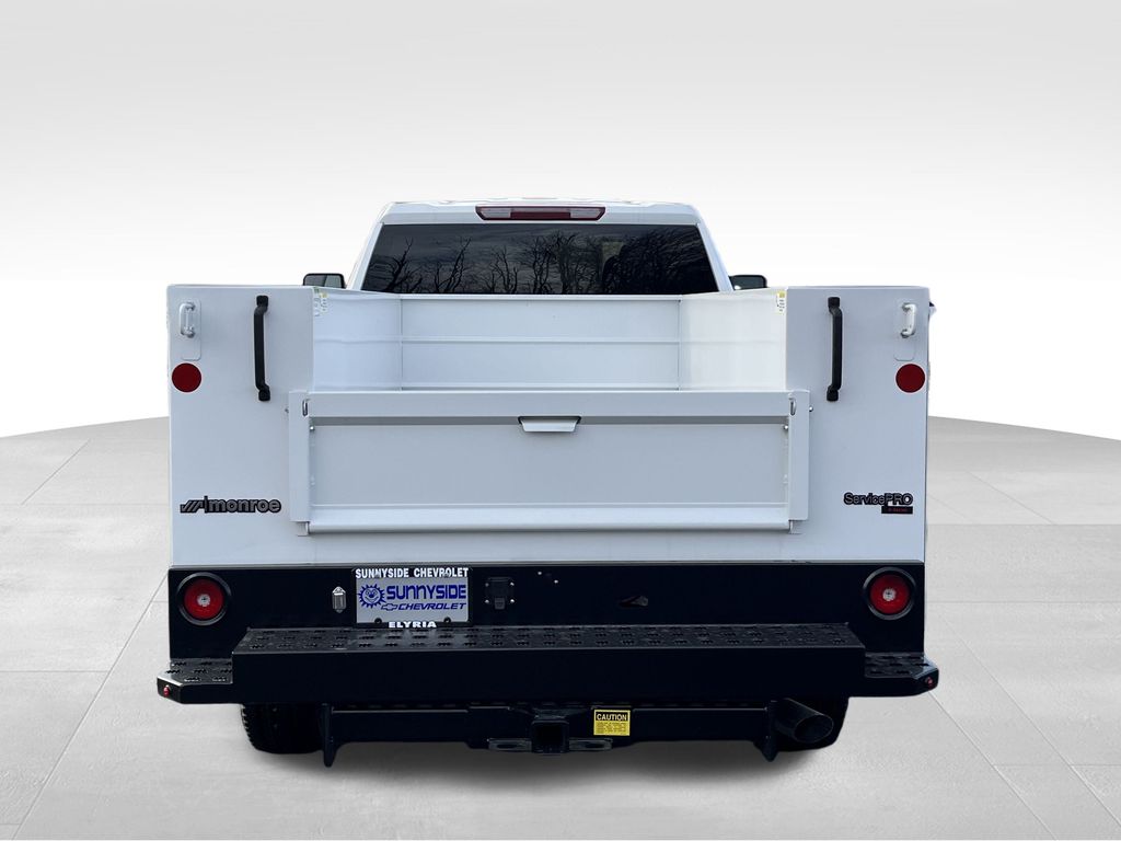 View vehicle photo 4