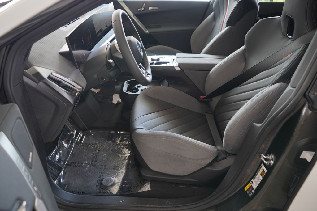 Thumbnail: 2026 BMW iX - 10