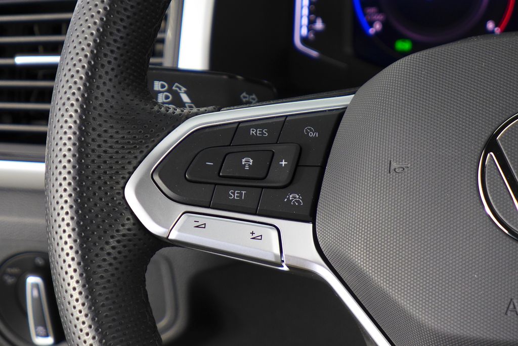 Thumbnail: 2023 Volkswagen Atlas - 30