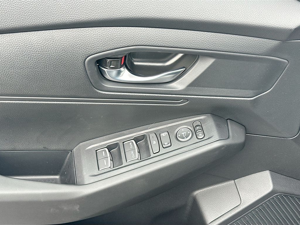 2025 Honda Accord LX 19