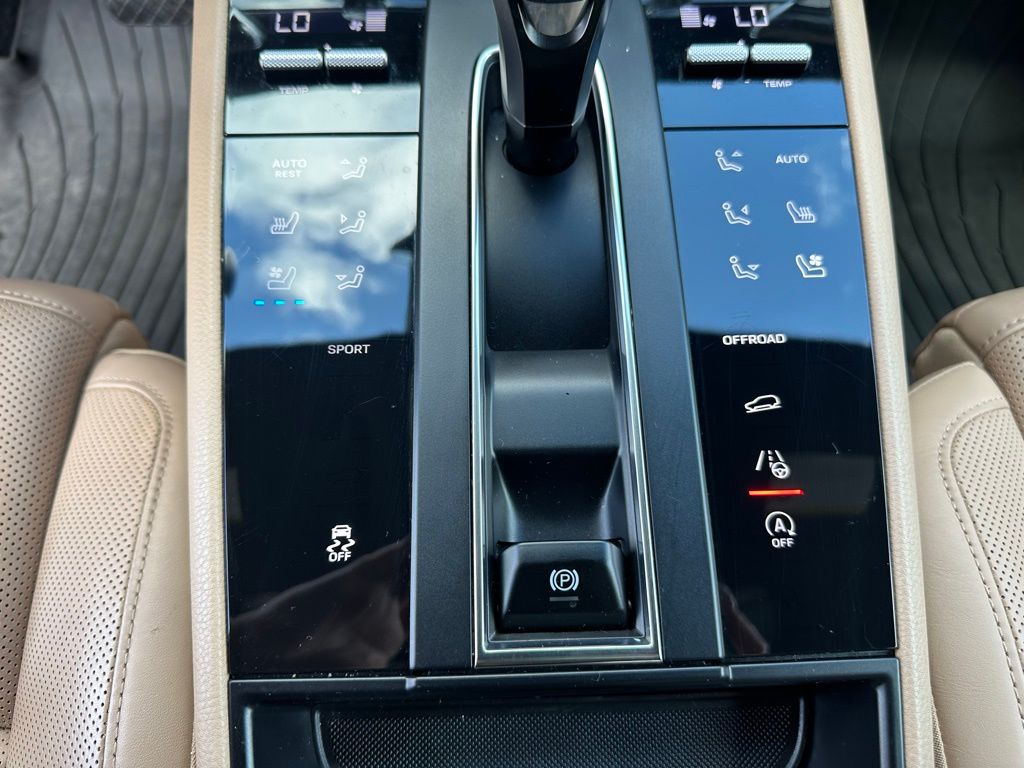 Thumbnail: 2024 Porsche Macan - 26