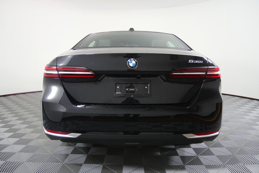 Thumbnail: 2024 BMW 5 Series - 4